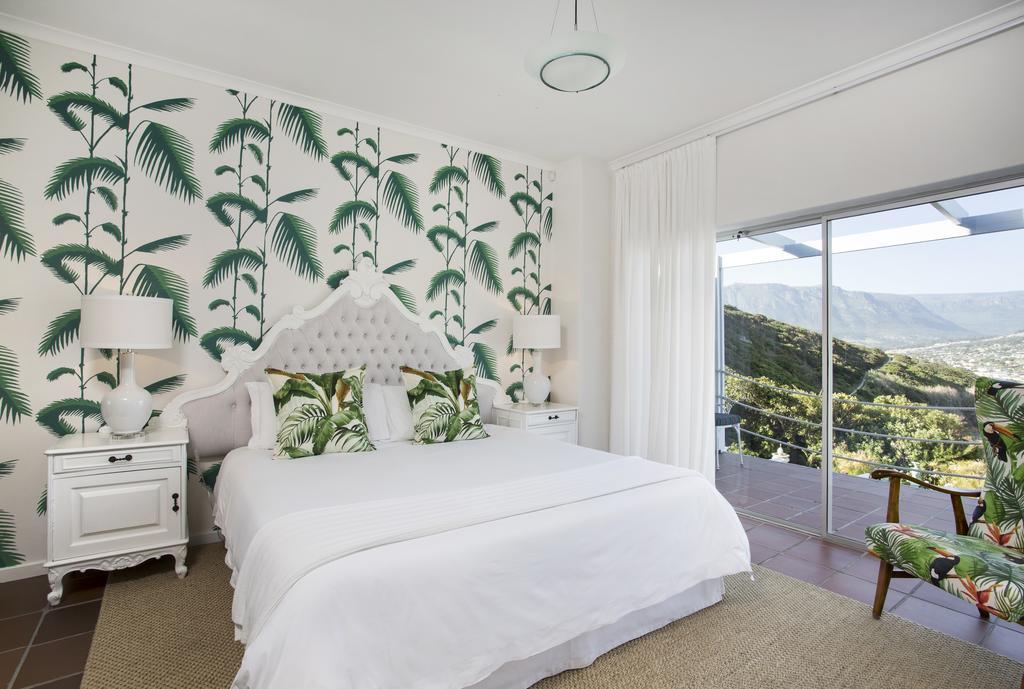 Poseidon Guest House เฮาต์เบย์ ภายนอก รูปภาพ